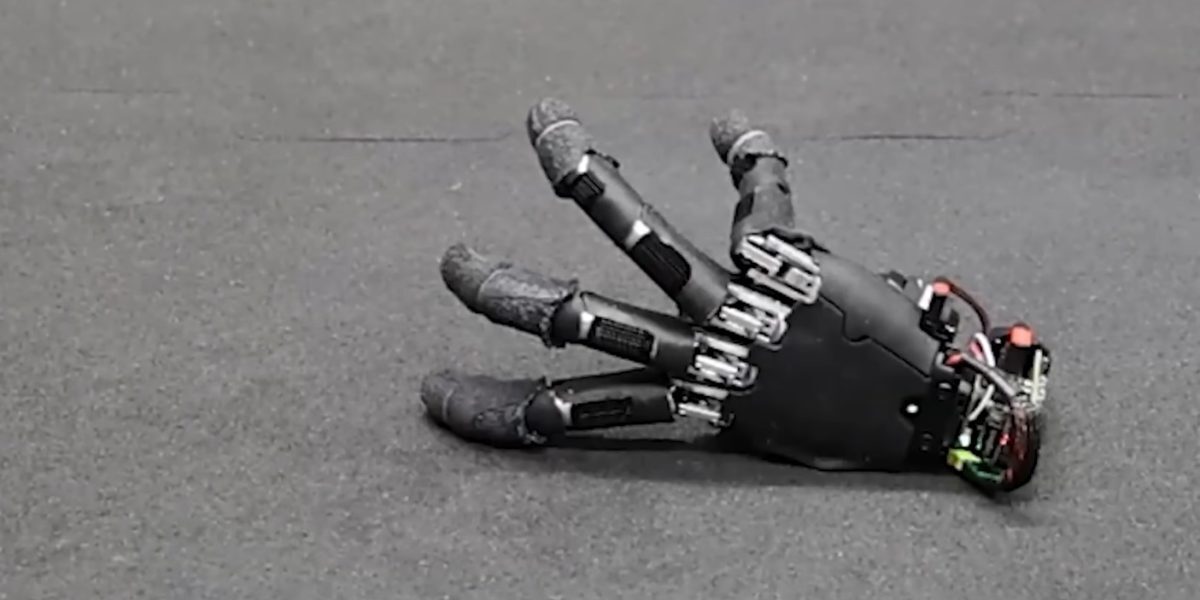 Mâna din Familia Addams, realitate: robotul care mută obiecte singur
