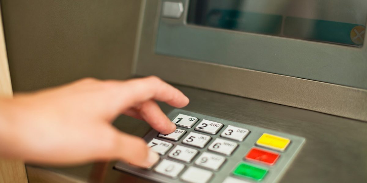 Card blocat în bancomat: Ce faci acum și eroarea care îți poate goli contul