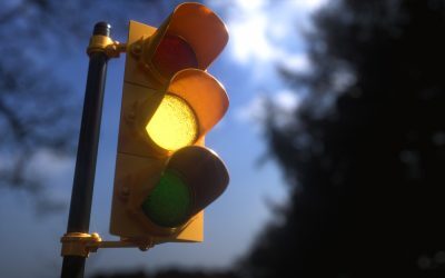 Amenzi-surpriză la semafor: Sistemul anti-vitezomani costă milioane