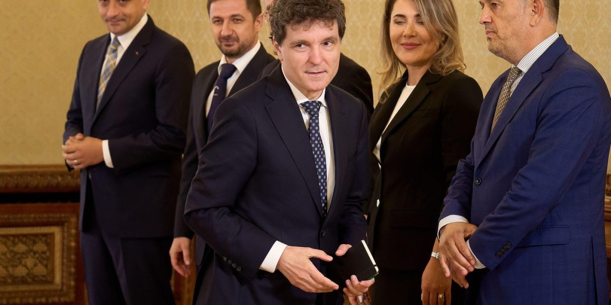 Anticipate: CCR-ist dă verdict, alegerile vin curând