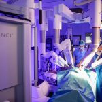 Chirurgie robotică: salvate doi rinichi bolnavi de cancer