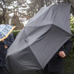 Vânt și ploi în toată țara, ninsori neașteptate pe alocuri