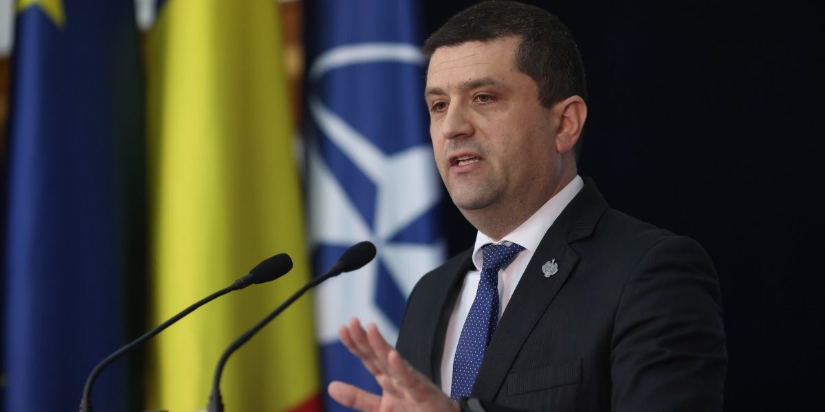 Miruță: Incertitudine mare, dar sperăm să nu alegem întunericul