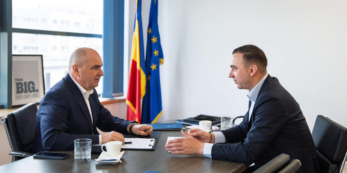 Bolojan criticat: Reforme Bolojan, doar concedieri la primării și Guvern