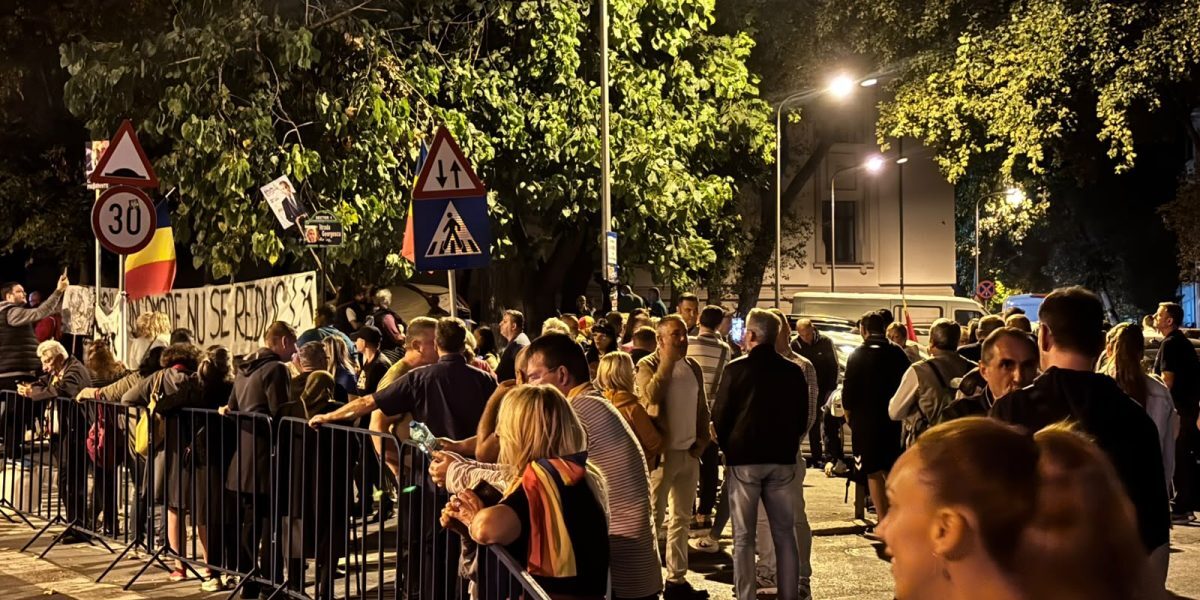 Georgescu: 200 la mitingul pro, lozinci neschimbate