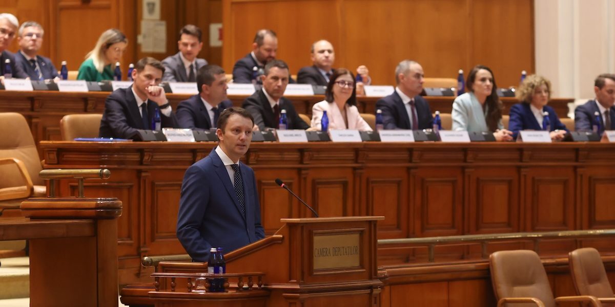 România, blocată politic: Parlamentul respinge Guvernul Mureșan